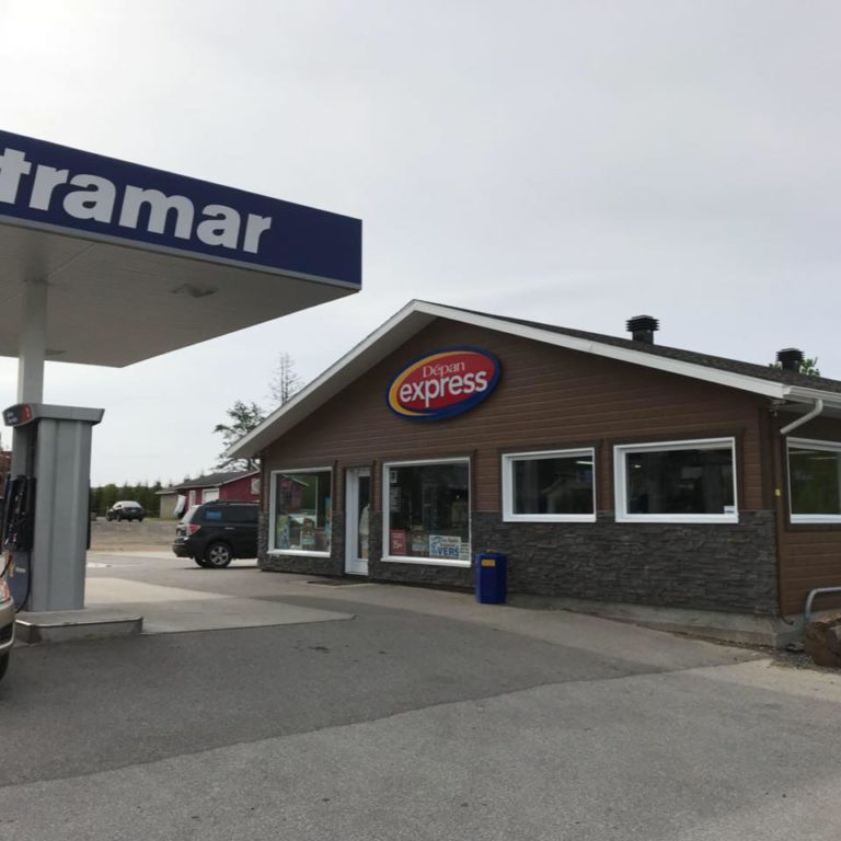 Refuge La Petite Rivière dépanneur essence LacauxSables Au Refuge